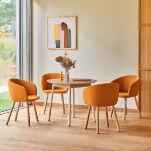 Krzesło Grace na drewnianych nogach